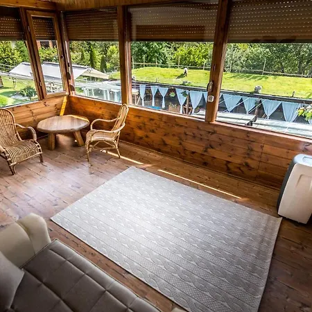 Tihiat Kut Complex Gasthof