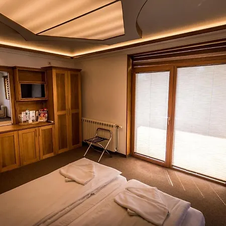 Tihiat Kut Complex Кюстендил