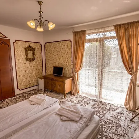 Tihiat Kut Complex 3* Κιουστεντίλ