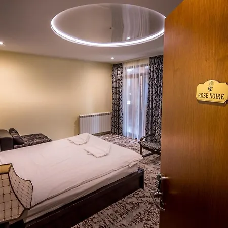 Tihiat Kut Complex Гостевой дом Кюстендил