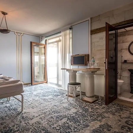 Tihiat Kut Complex Kjustendil