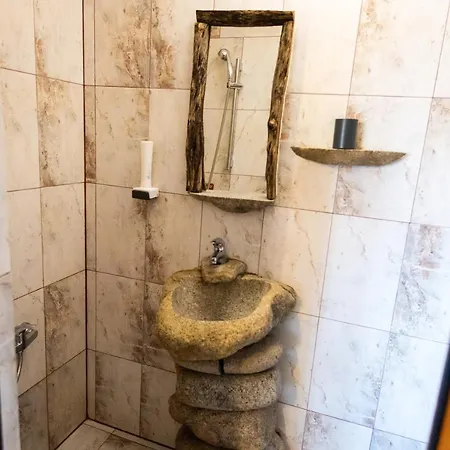 Πανσιόν Tihiat Kut Complex Κιουστεντίλ